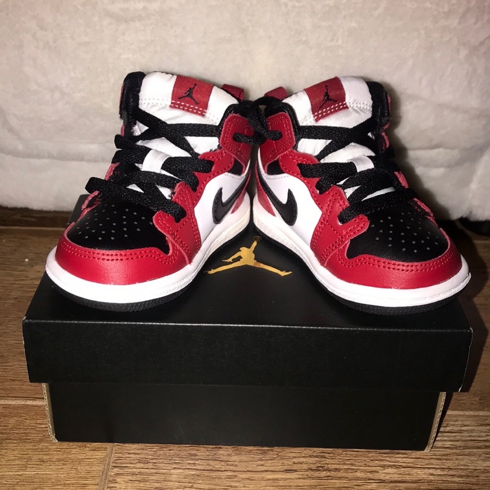 Red. Black and white toddler Jordan’s. Brand new. Size 4c.
